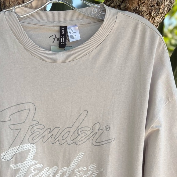 Fender Light Gray Short Sleeve Graphic Tee Size Medium - Picture 8 of 8